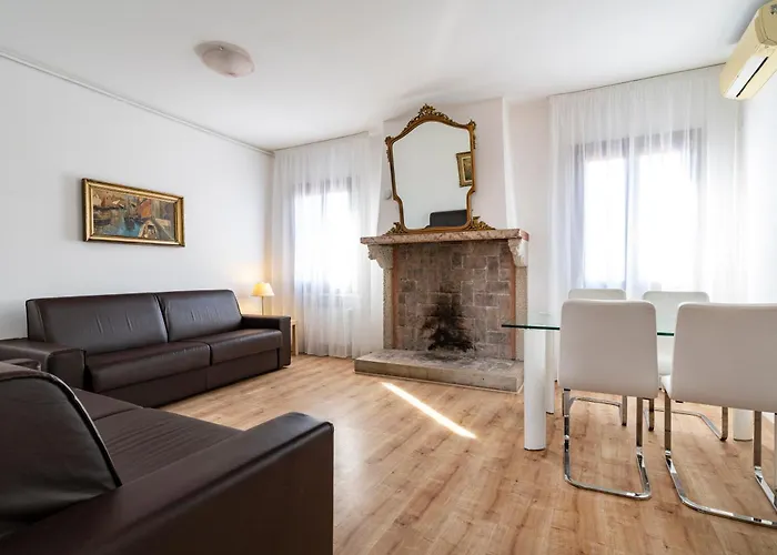 Apartman Ca' Dei Carmini *