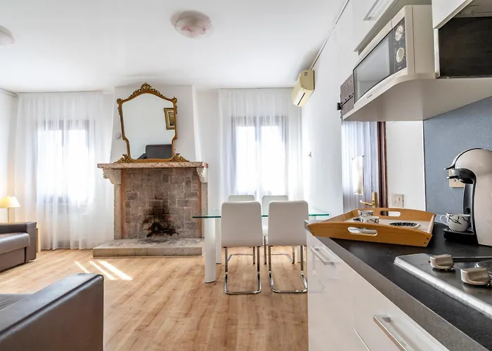 Apartman Ca' Dei Carmini *