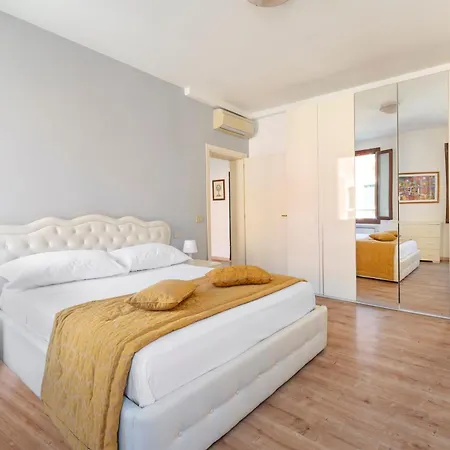Ca' Dei Carmini Apartment Venice