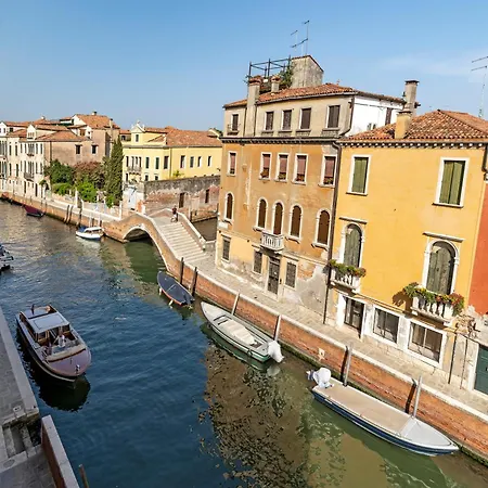 Ca' Dei Carmini Apartment *