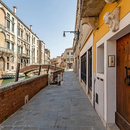 Ca' Dei Carmini Apartment